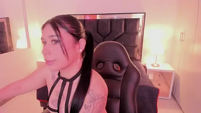 SusanVilla online show from November 6, 2025, 7:37 pm