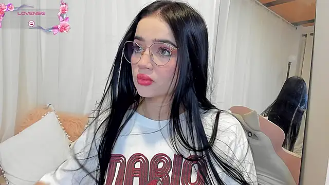  miasophie  online show from October 5, 2025, 2:21 am