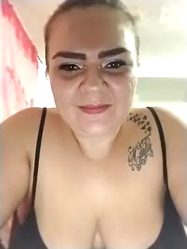 Snapshot of coral_marley chatting on December 13, 2025, 11:32 pm coral marley online show from December 13, 2025, 11:32 pm