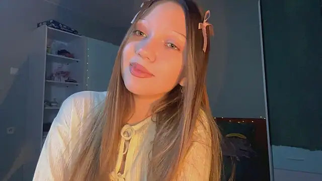 EmiIyKitty online show from October 1, 2025, 8:04 pm