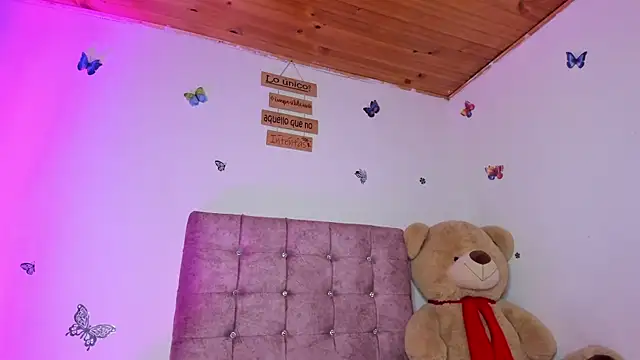Lia Roses3x online show from July 18, 2026, 2:27 am