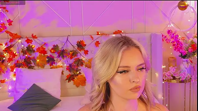 EllyLinn online show from December 1, 2025, 4:34 pm