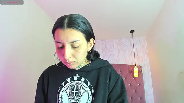 Iris  77 online show from November 6, 2025, 6:31 pm