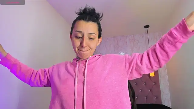 Iris  77 online show from November 8, 2025, 7:23 pm