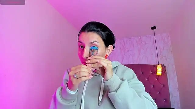 Iris  77 online show from November 18, 2025, 11:36 am