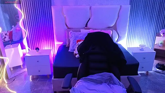 Ixchel tay online show from April 15, 2026, 3:24 am