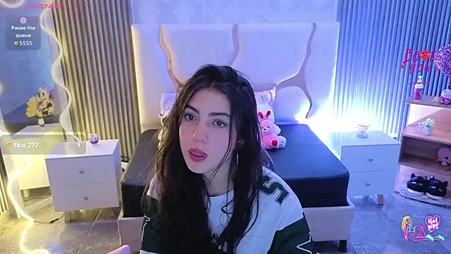 Snapshot of Ixchel_tay chatting on May 17, 2026, 3:37 am Ixchel tay online show from May 17, 2026, 3:37 am