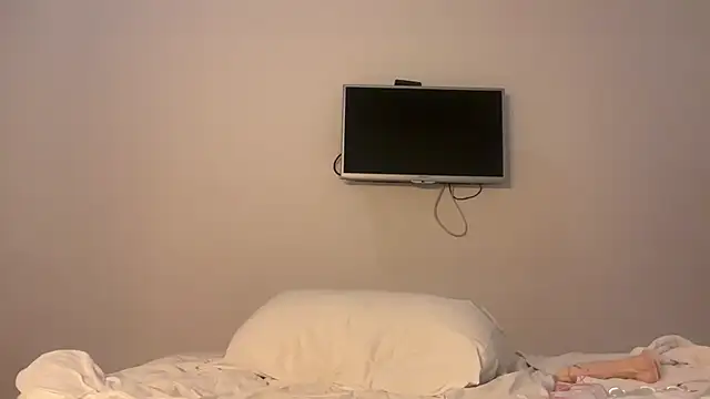 realrockybee1 online show from November 8, 2025, 12:00 am