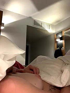 GoldenPussy1329 online show from January 7, 2026, 2:14 am