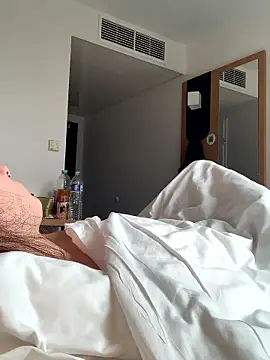 GoldenPussy1329 online show from January 9, 2026, 1:14 pm