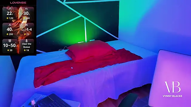 VynnyBlacke  online show from December 2, 2025, 9:43 pm