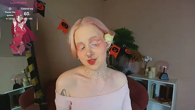 Snapshot of luna_son chatting on November 1, 2025, 9:50 pm luna son online show from November 1, 2025, 9:50 pm