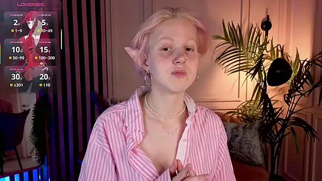 Snapshot of luna_son chatting on November 5, 2025, 9:59 pm luna son online show from November 5, 2025, 9:59 pm