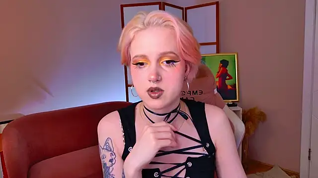 Snapshot of luna_son chatting on November 8, 2025, 9:24 pm luna son online show from November 8, 2025, 9:24 pm