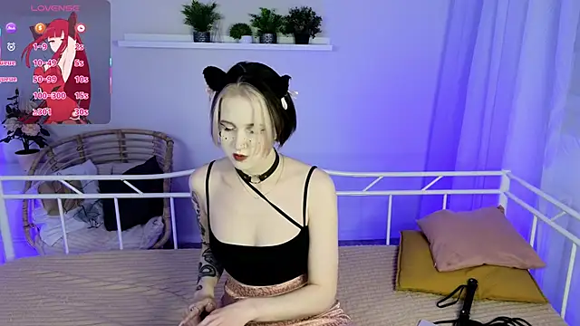 Snapshot of luna_son chatting on December 14, 2025, 8:24 pm luna son online show from December 14, 2025, 8:24 pm