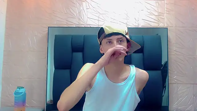 thaigo twink38 online show from November 27, 2025, 5:31 am