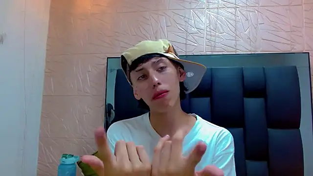 thaigo twink38 online show from December 5, 2025, 4:43 am