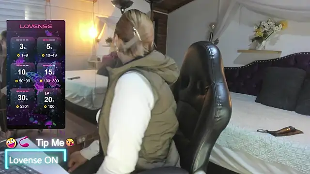 sophialyh 1 online show from March 13, 2026, 12:45 pm