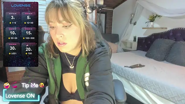 sophialyh 1 online show from April 6, 2026, 12:39 pm