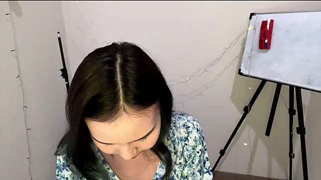 CarollFalick online show from November 28, 2025, 7:33 am