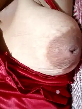 Hotmommax online show from January 18, 2026, 6:01 pm