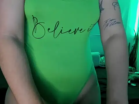 Snapshot of Tinawildd chatting on June 6, 2026, 11:48 am Tinawildd online show from June 6, 2026, 11:48 am
