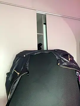 EmilyZuits online show from November 8, 2025, 8:51 pm