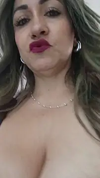 chloe  Jones  online show from December 5, 2025, 12:47 pm