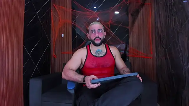 Snapshot of isaac_franko chatting on October 31, 2025, 8:32 pm isaac franko online show from October 31, 2025, 8:32 pm