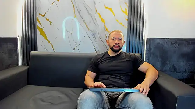 Snapshot of isaac_franko chatting on November 17, 2025, 9:20 pm isaac franko online show from November 17, 2025, 9:20 pm