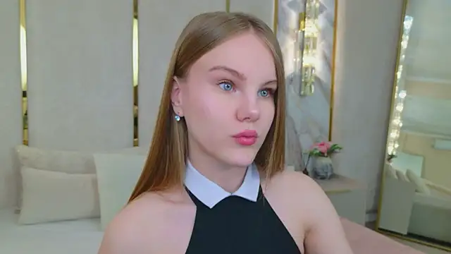 Lili Lohan online show from June 12, 2026, 5:06 am