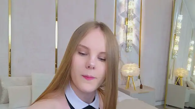 Snapshot of Lili_Lohan chatting on June 22, 2026, 5:04 am Lili Lohan online show from June 22, 2026, 5:04 am
