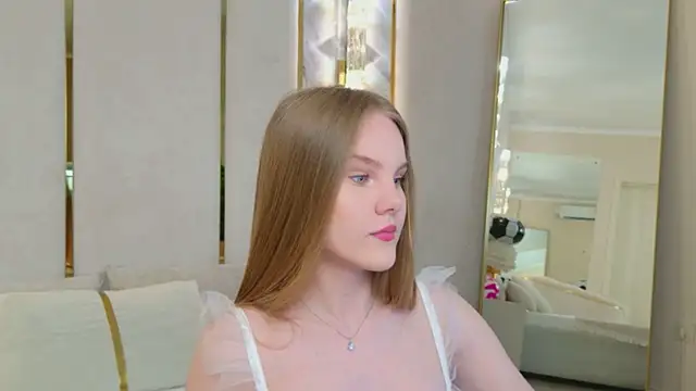 Snapshot of Lili_Lohan chatting on July 4, 2026, 5:02 am Lili Lohan online show from July 4, 2026, 5:02 am