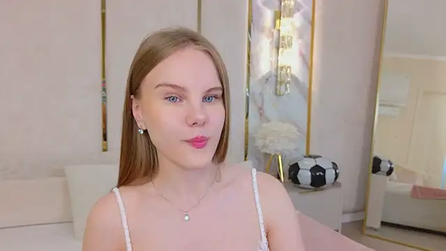 Snapshot of Lili_Lohan chatting on July 11, 2026, 5:10 am Lili Lohan online show from July 11, 2026, 5:10 am