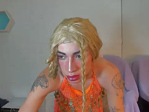 Snapshot of Mila_Leon chatting on October 17, 2025, 2:37 am Mila Leon online show from October 17, 2025, 2:37 am