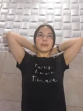 EmmaValencia  online show from October 22, 2025, 8:30 pm