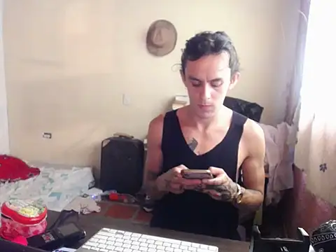 Snapshot of monroedelrey chatting on October 24, 2025, 4:47 pm monroedelrey online show from October 24, 2025, 4:47 pm