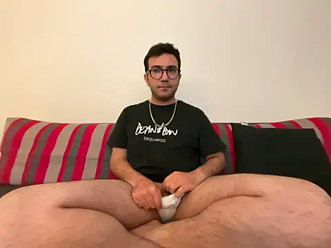 xochipilliii online show from October 8, 2025, 6:05 pm