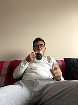 xochipilliii online show from October 11, 2025, 10:36 am