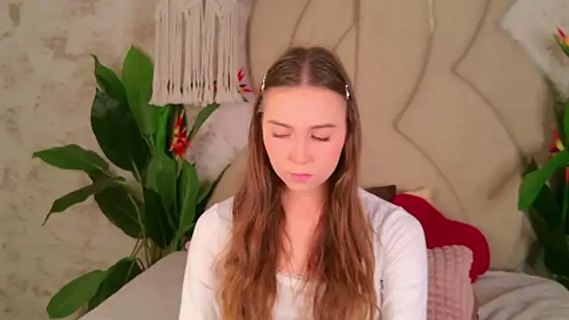 Snapshot of OliviaLay chatting on November 14, 2025, 11:20 am OliviaLay online show from November 14, 2025, 11:20 am