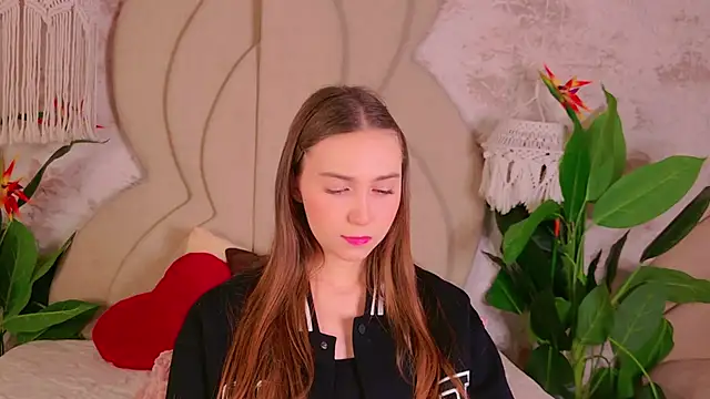 Snapshot of OliviaLay chatting on November 23, 2025, 10:59 am OliviaLay online show from November 23, 2025, 10:59 am