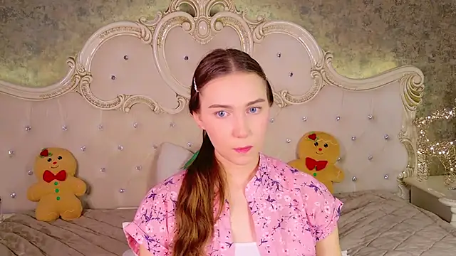 Snapshot of OliviaLay chatting on December 5, 2025, 11:19 am OliviaLay online show from December 5, 2025, 11:19 am