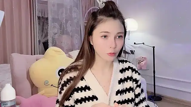 Snapshot of Titi-175 chatting on October 27, 2025, 11:14 am Titi-175 online show from October 27, 2025, 11:14 am