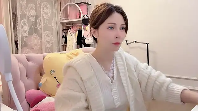 Snapshot of Titi-175 chatting on November 2, 2025, 12:07 pm Titi-175 online show from November 2, 2025, 12:07 pm