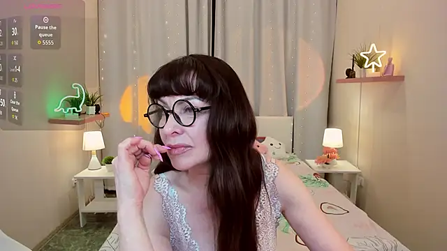 LindaRomero online show from November 27, 2025, 7:43 am