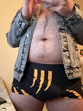 Snapshot of KingAdonisss chatting on November 19, 2025, 8:42 pm KingAdonisss online show from November 19, 2025, 8:42 pm