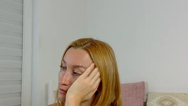 MysticRoxanne online show from October 6, 2025, 4:59 pm