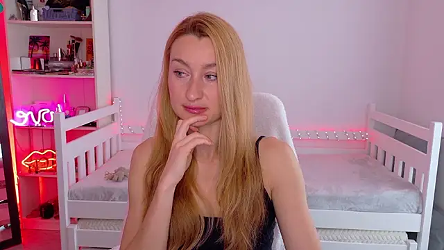Snapshot of MysticRoxanne chatting on January 11, 2026, 10:09 am MysticRoxanne online show from January 11, 2026, 10:09 am