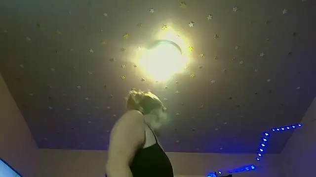 Queen2454 online show from October 26, 2025, 10:58 pm