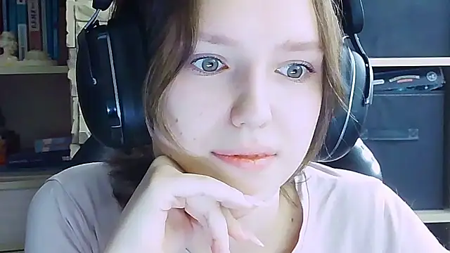 Snapshot of Diana-back chatting on September 30, 2025, 6:07 am Diana-back online show from September 30, 2025, 6:07 am